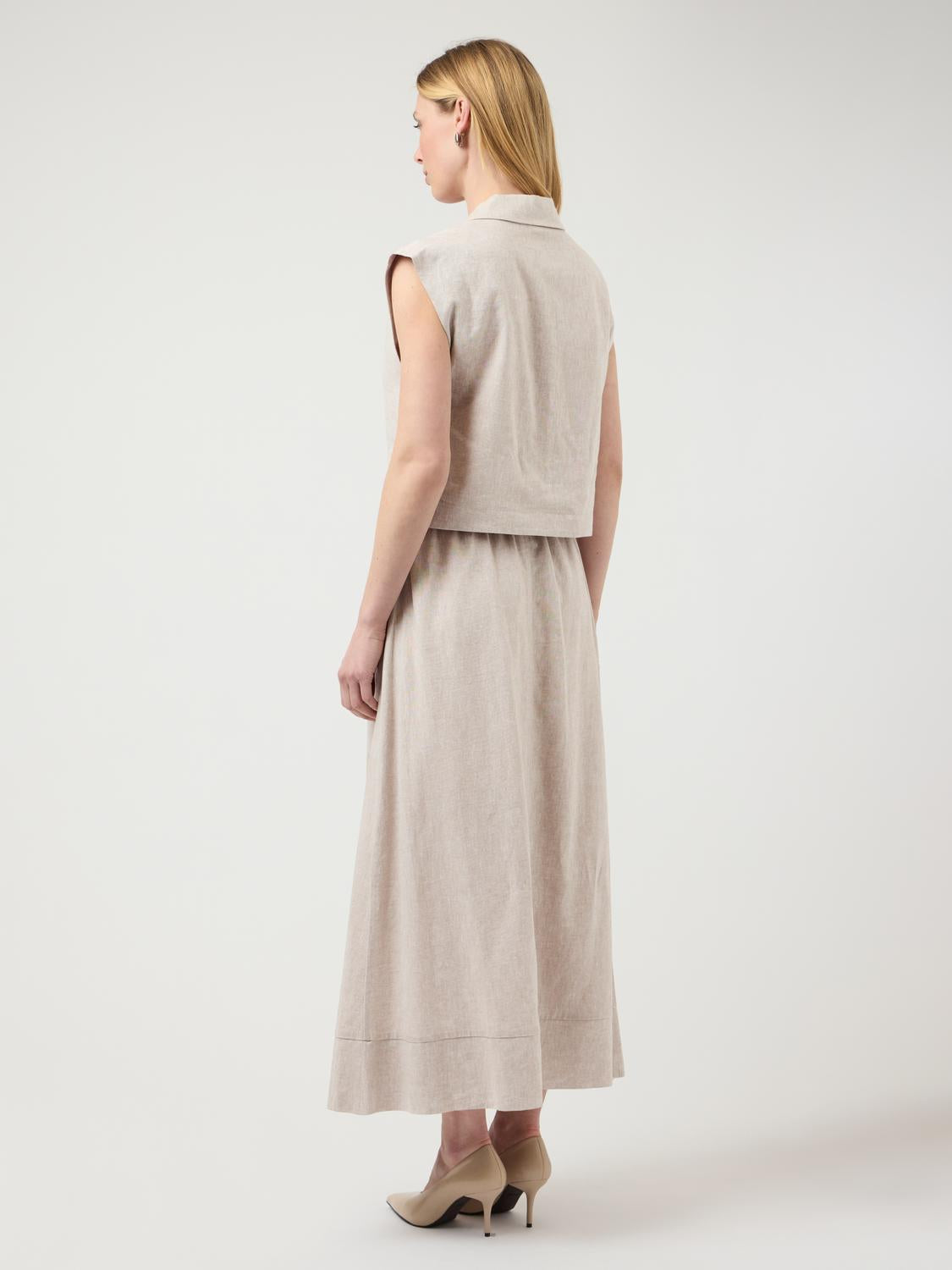 model_shot-back